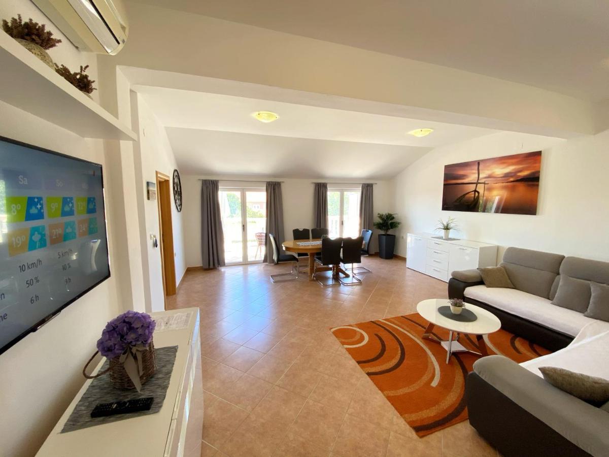 Apartments Saric Biograd Na Moru Bagian luar foto