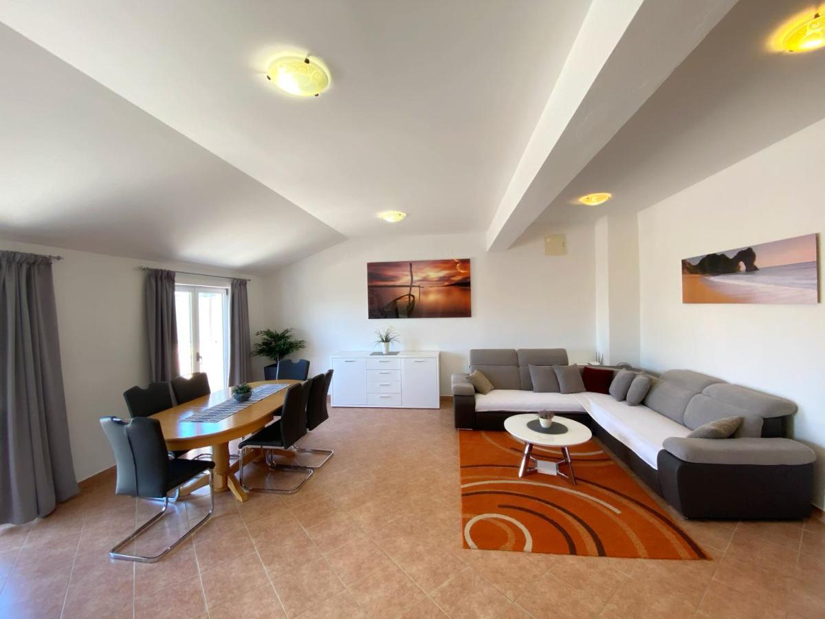 Apartments Saric Biograd Na Moru Bagian luar foto