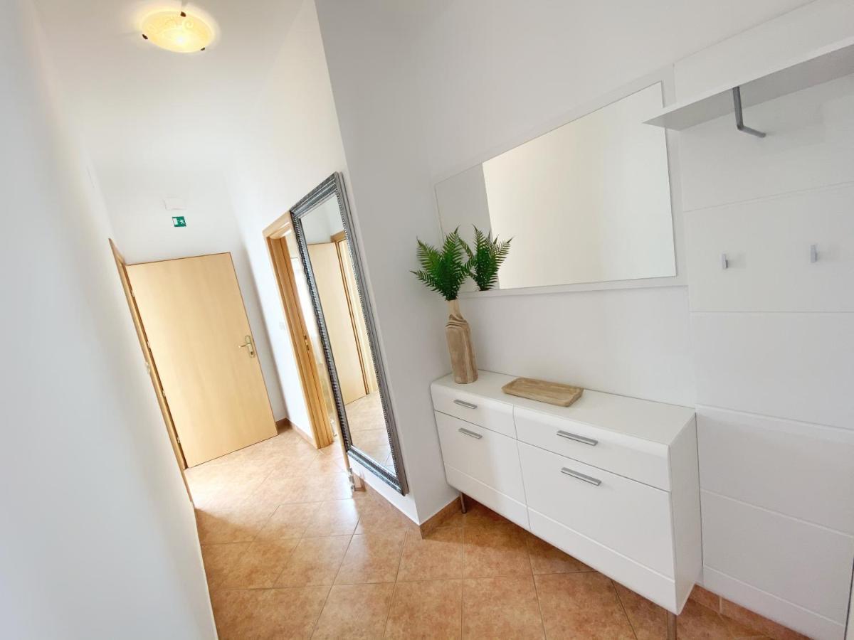 Apartments Saric Biograd Na Moru Bagian luar foto