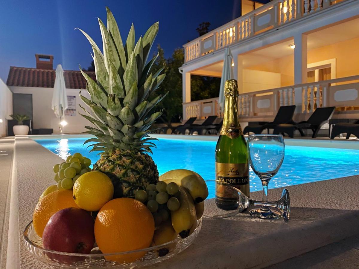 Apartments Saric Biograd Na Moru Bagian luar foto
