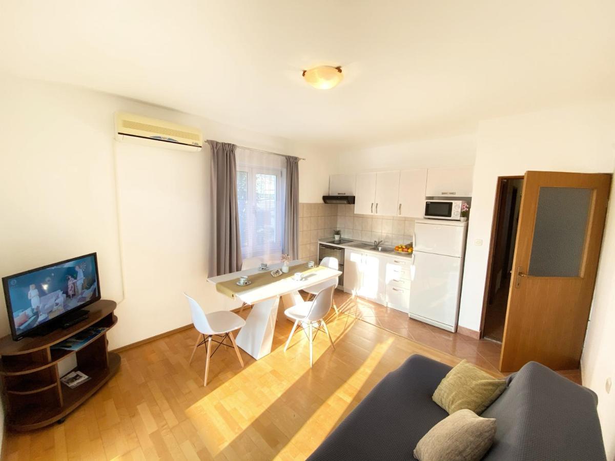 Apartments Saric Biograd Na Moru Bagian luar foto