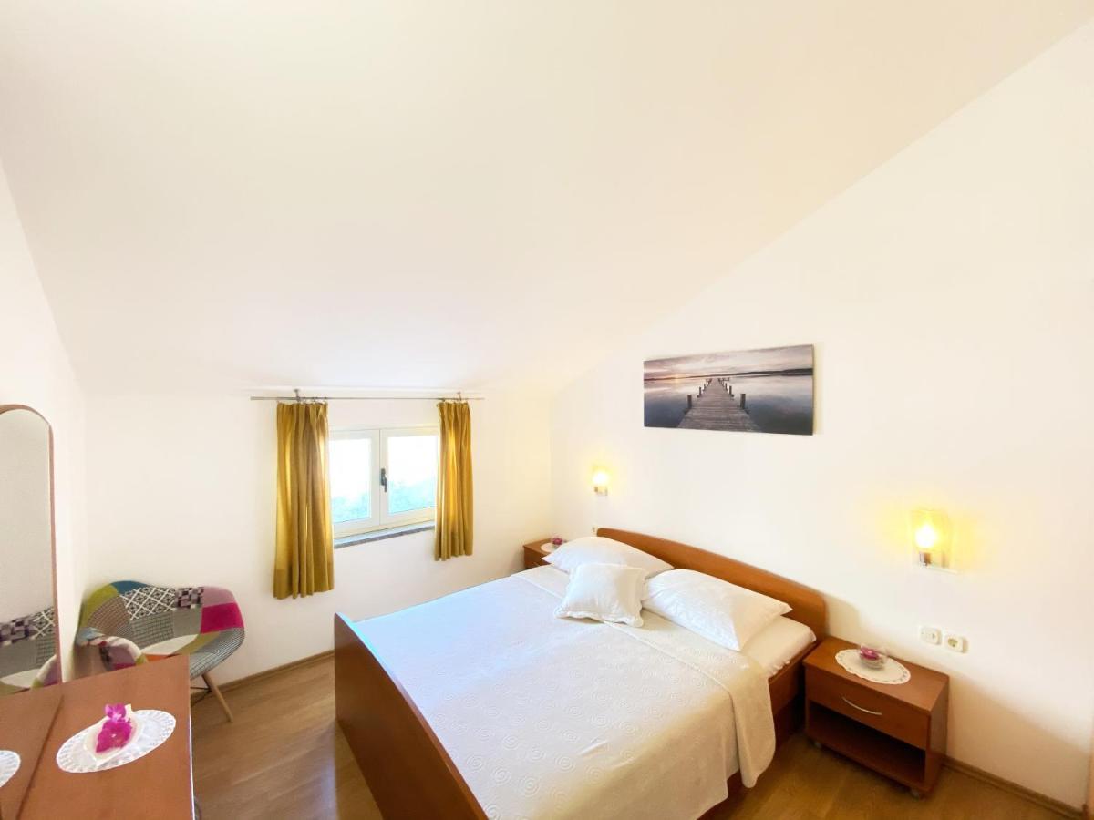 Apartments Saric Biograd Na Moru Bagian luar foto