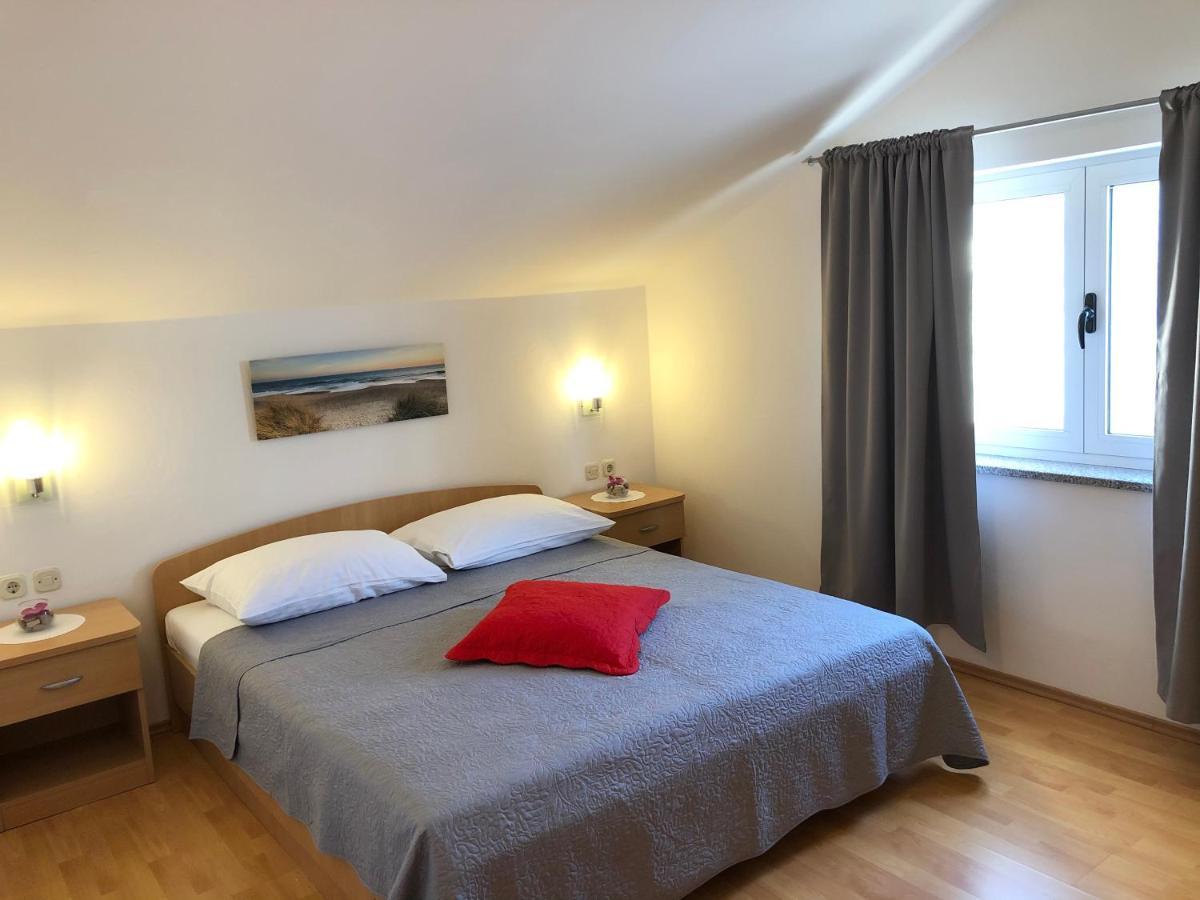 Apartments Saric Biograd Na Moru Bagian luar foto