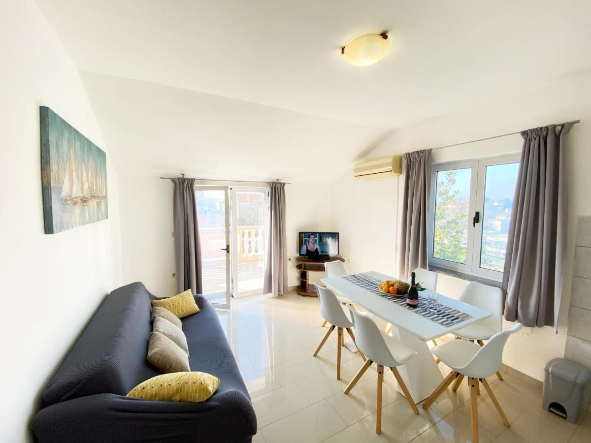 Apartments Saric Biograd Na Moru Bagian luar foto