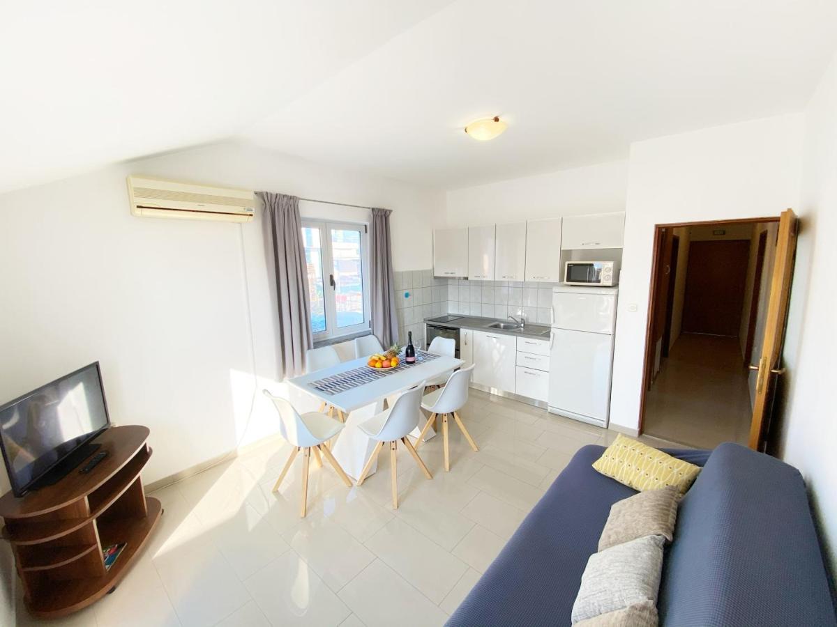 Apartments Saric Biograd Na Moru Bagian luar foto