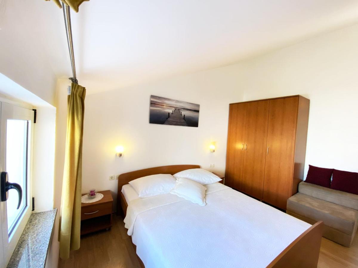 Apartments Saric Biograd Na Moru Bagian luar foto