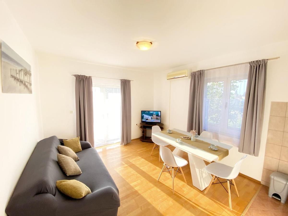 Apartments Saric Biograd Na Moru Bagian luar foto