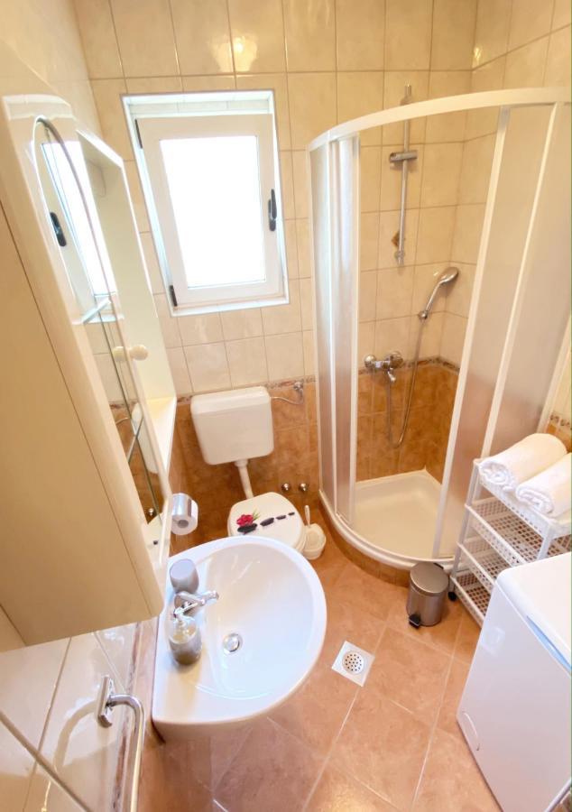 Apartments Saric Biograd Na Moru Bagian luar foto