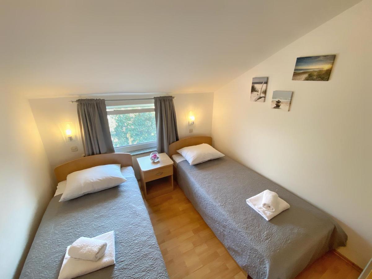 Apartments Saric Biograd Na Moru Bagian luar foto
