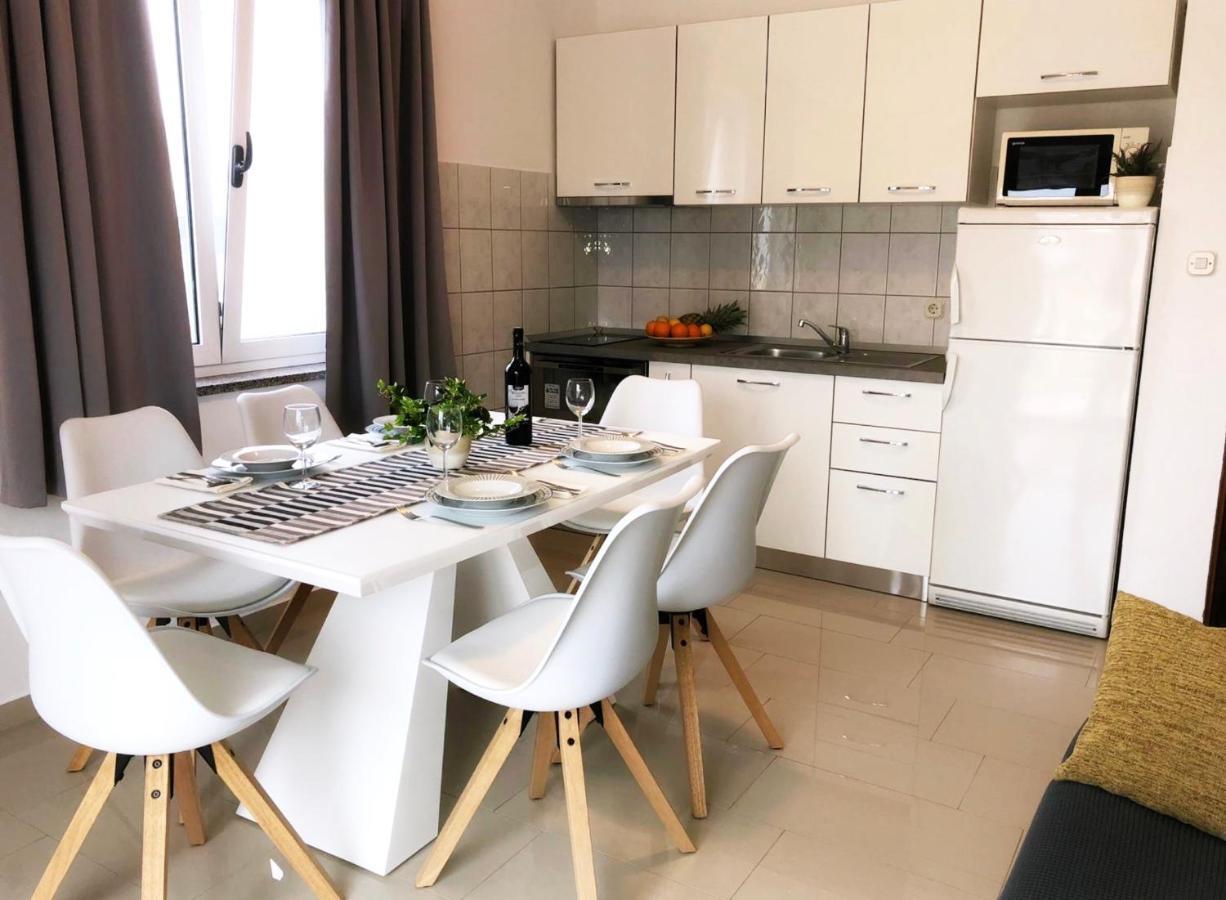 Apartments Saric Biograd Na Moru Bagian luar foto